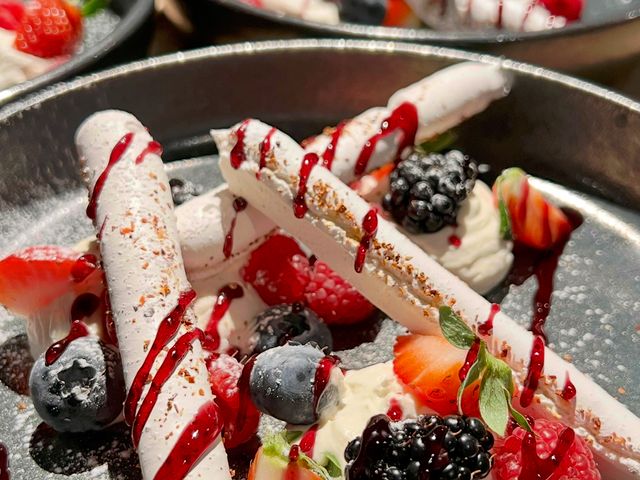 OFF PISTE Pavlova aux fruits rouges